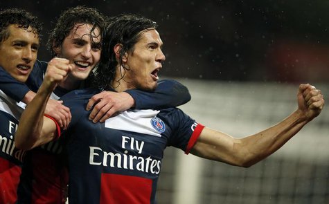 Paris Saint Germain's Edinson Cavani (R) celebrates with his team mates after he scored against FC Lorient during their French Ligue 1 socce Paris Saint Germain's Edinson Cavani (R) celebrates with his team mates after he scored against FC Lorient during their French Ligue 1 socce