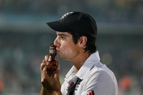 England's captain Alastair Cook kisses the replica Ashes urn after the fifth Ashes test cricket match against Australia ended in a draw and England's captain Alastair Cook kisses the replica Ashes urn after the fifth Ashes test cricket match against Australia ended in a draw and