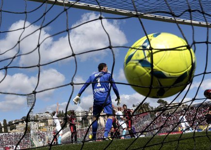 Nice's goalkeeper David Ospina (C) reacts after Olympique Marseille's Andre-Pierre Gignac scored during their Ligue 1 soccer match at the Le Nice's goalkeeper David Ospina (C) reacts after Olympique Marseille's Andre-Pierre Gignac scored during their Ligue 1 soccer match at the Le