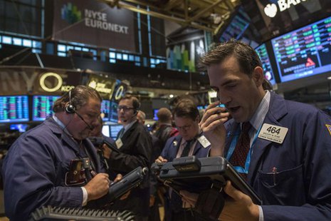 Traders work on the floor of the New York Stock Exchange, November 4, 2013. REUTERS/Brendan McDermid Traders work on the floor of the New York Stock Exchange, November 4, 2013. REUTERS/Brendan McDermid