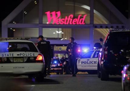 Police secure the area after reports that a gunman fired shots at the Garden State Plaza mall in Paramus, New Jersey, November 4, 2013.
REUTERS/Ray Stubblebine Police secure the area after reports that a gunman fired shots at the Garden State Plaza mall in Paramus, New Jersey, November 4, 2013.
REUTERS/Ray Stubblebine