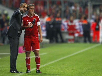 Bayern Munich's coach Pep Guardiola (L) talks to Philipp Lahm during their German first division Bundesliga soccer match against Borussia Mo Bayern Munich's coach Pep Guardiola (L) talks to Philipp Lahm during their German first division Bundesliga soccer match against Borussia Mo