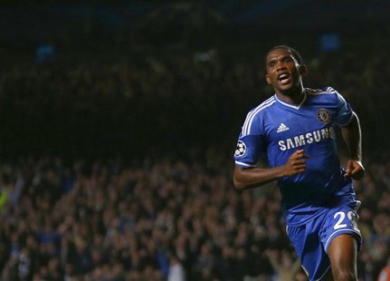 Chelsea's Samuel Eto'o celebrates after scoring a goal against FC Schalke 04 during their Champions League soccer match at Stamford Bridge i Chelsea's Samuel Eto'o celebrates after scoring a goal against FC Schalke 04 during their Champions League soccer match at Stamford Bridge i