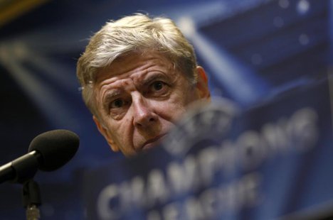 Arsenal's coach Arsene Wenger listens during a news conference in Dortmund November 5, 2013. REUTERS/Ina Fassbender Arsenal's coach Arsene Wenger listens during a news conference in Dortmund November 5, 2013. REUTERS/Ina Fassbender
