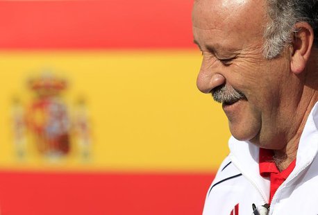 Spain's coach Vicente del Bosque is seen at the team base in Potchefstroom July 9, 2010 . REUTERS/Marcelo del Pozo Spain's coach Vicente del Bosque is seen at the team base in Potchefstroom July 9, 2010 . REUTERS/Marcelo del Pozo