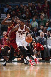 O.J. Mayo had his best game as a Buck exploding for 28 points including a scorching 6 of 7 from three. Gary Dineen O.J. Mayo had his best game as a Buck exploding for 28 points including a scorching 6 of 7 from three. Gary Dineen