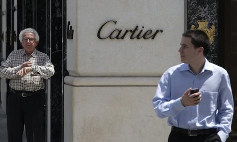 Two men stand outside the Cartier store on Rodeo Drive in Beverly Hills, California, May 21, 2013. REUTERS/Fred Prouser Two men stand outside the Cartier store on Rodeo Drive in Beverly Hills, California, May 21, 2013. REUTERS/Fred Prouser