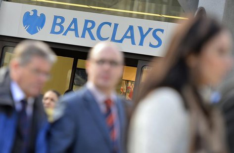 People walk past a branch of Barclays bank in London October 30, 2013. REUTERS/Toby Melville People walk past a branch of Barclays bank in London October 30, 2013. REUTERS/Toby Melville