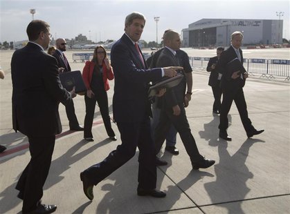 U.S. Secretary of State John Kerry arrives in Tel Aviv, November 8, 2013. REUTERS/Jason Reed U.S. Secretary of State John Kerry arrives in Tel Aviv, November 8, 2013. REUTERS/Jason Reed