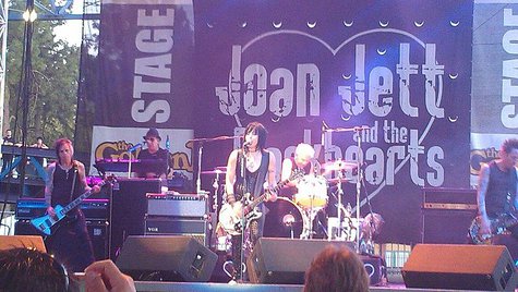 Music legends Joan Jett and the Blackhearts will appear on the Mount Rushmore’s American Pride float in the 87th annual Macy’s Thanksgiving Day Parade®. (Wikimedia.org) Music legends Joan Jett and the Blackhearts will appear on the Mount Rushmore’s American Pride float in the 87th annual Macy’s Thanksgiving Day Parade®. (Wikimedia.org)
