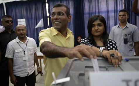 Maldivian Democratic Party (MDP) presidential candidate Mohamed Nasheed, who was ousted as president in 2012 (C), casts his vote at a pollin Maldivian Democratic Party (MDP) presidential candidate Mohamed Nasheed, who was ousted as president in 2012 (C), casts his vote at a pollin