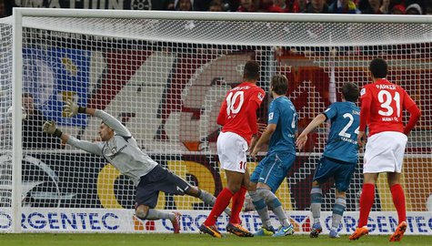 FSV Mainz 05's Erik-Maxim Choupo Moting (10) scores his team's last minute winning goal against Eintracht Frankfurt during their German firs FSV Mainz 05's Erik-Maxim Choupo Moting (10) scores his team's last minute winning goal against Eintracht Frankfurt during their German firs