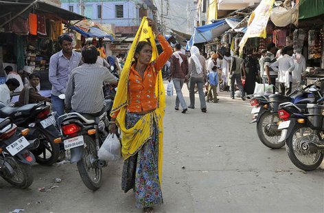 A village woman walks through a street at Kasba Bonli town in the desert Indian state of Rajasthan October 30, 2013. REUTERS/Shyamantha Asok A village woman walks through a street at Kasba Bonli town in the desert Indian state of Rajasthan October 30, 2013. REUTERS/Shyamantha Asok