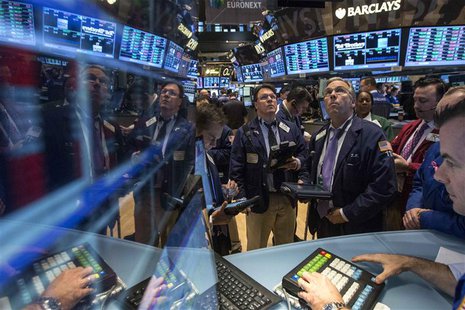 Traders work on the floor of the New York Stock Exchange, November 8, 2013. REUTERS/Brendan McDermid Traders work on the floor of the New York Stock Exchange, November 8, 2013. REUTERS/Brendan McDermid