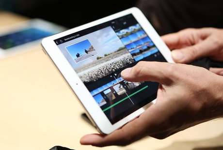 A member of the media holds the new iPad mini with Retnia display during an Apple event in San Francisco, California October 22, 2013. REUTE A member of the media holds the new iPad mini with Retnia display during an Apple event in San Francisco, California October 22, 2013. REUTE