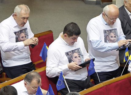 Opposition deputies wear t-shirts in support of imprisoned former Ukrainian Prime Minister Yulia Tymoshenko during a session of Parliament i Opposition deputies wear t-shirts in support of imprisoned former Ukrainian Prime Minister Yulia Tymoshenko during a session of Parliament i