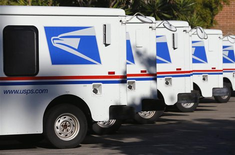 U.S. postal service trucks sit parked at the post office in Del Mar, California November 13, 2013. REUTERS/Mike Blake U.S. postal service trucks sit parked at the post office in Del Mar, California November 13, 2013. REUTERS/Mike Blake