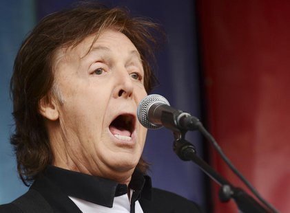 Singer Paul McCartney performs during an impromptu concert to promote his album "New" at Covent Garden in London October 18, 2013. REUTERS/P Singer Paul McCartney performs during an impromptu concert to promote his album "New" at Covent Garden in London October 18, 2013. REUTERS/P
