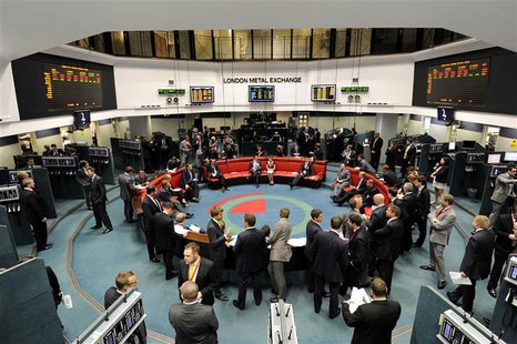 Traders and clerks work at the London Metal Exchange (LME) in London, in this July 22, 2011 file photo. REUTERS/Paul Hackett/Files Traders and clerks work at the London Metal Exchange (LME) in London, in this July 22, 2011 file photo. REUTERS/Paul Hackett/Files
