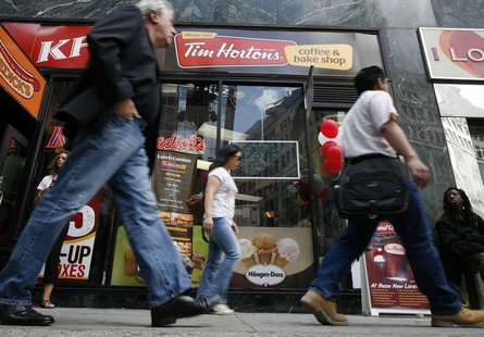 Pedestrians walk past a new Tim Hortons coffee and bake shop in Midtown Manhattan section of New York July 13, 2009. REUTERS/Brendan McDermi Pedestrians walk past a new Tim Hortons coffee and bake shop in Midtown Manhattan section of New York July 13, 2009. REUTERS/Brendan McDermi