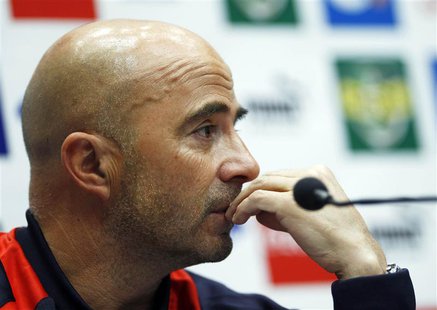 Chile manager Jorge Sampaoli attends a media conference at Wembley Stadium in London November 14, 2013. REUTERS/Eddie Keogh Chile manager Jorge Sampaoli attends a media conference at Wembley Stadium in London November 14, 2013. REUTERS/Eddie Keogh