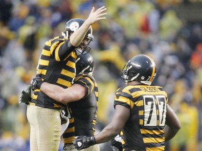 Nov 17, 2013; Pittsburgh, PA, USA; Pittsburgh Steelers quarterback Ben Roethlisberger (left) celebrates a late game touchdown with tackle Ma Nov 17, 2013; Pittsburgh, PA, USA; Pittsburgh Steelers quarterback Ben Roethlisberger (left) celebrates a late game touchdown with tackle Ma
