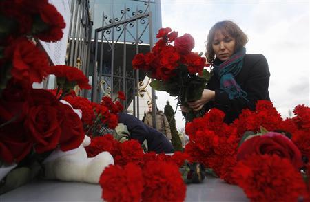 A woman lays flowers near a fence of Kazan airport, where a Tatarstan Airlines Boeing 737 crashed, November 18, 2013. A Boeing 737 airliner crashed on Sunday in the Russian city of Kazan, killing all More...
CREDIT: REUTERS/MAXIM SHEMETOV A woman lays flowers near a fence of Kazan airport, where a Tatarstan Airlines Boeing 737 crashed, November 18, 2013. A Boeing 737 airliner crashed on Sunday in the Russian city of Kazan, killing all More...
CREDIT: REUTERS/MAXIM SHEMETOV