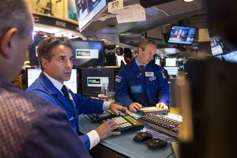 Traders work just before the end of trading for the day on the floor of the New York Stock Exchange, November 18, 2013. REUTERS/Lucas Jackso Traders work just before the end of trading for the day on the floor of the New York Stock Exchange, November 18, 2013. REUTERS/Lucas Jackso