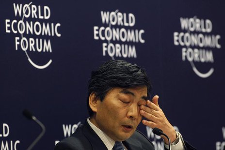 Naoyuki Shinohara, deputy managing director of the International Monetary Fund (IMF), wipes his eye during an interactive session of Rethink Naoyuki Shinohara, deputy managing director of the International Monetary Fund (IMF), wipes his eye during an interactive session of Rethink