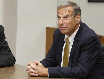 Former San Diego mayor Bob Filner (R), appears in Superior Court in San Diego, California October 15, 2013. REUTERS/John Gibbins/Pool Former San Diego mayor Bob Filner (R), appears in Superior Court in San Diego, California October 15, 2013. REUTERS/John Gibbins/Pool