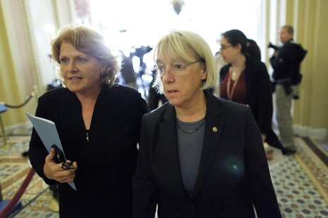 U.S. Senator Patty Murray (D-WA) (C) walks to a Senate Democratic caucus luncheon at the U.S. Capitol in Washington, October 15, 2013. REUTE U.S. Senator Patty Murray (D-WA) (C) walks to a Senate Democratic caucus luncheon at the U.S. Capitol in Washington, October 15, 2013. REUTE