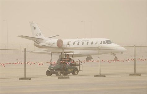 An aircraft is pictured during a sandstorm at the Dubai Airshow November 17, 2013. REUTERS/Ahmed Jadallah An aircraft is pictured during a sandstorm at the Dubai Airshow November 17, 2013. REUTERS/Ahmed Jadallah
