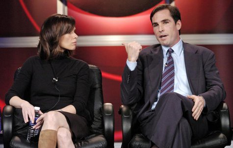 Elizabeth Vargas (L) and Bob Woodruff, co-hosts of ABC's "World News