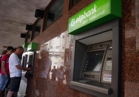 People withdraw money from an ATM at a branch of Hungary's largest lender OTP Bank in central Budapest July 24, 2013. REUTERS/Laszlo Balogh People withdraw money from an ATM at a branch of Hungary's largest lender OTP Bank in central Budapest July 24, 2013. REUTERS/Laszlo Balogh