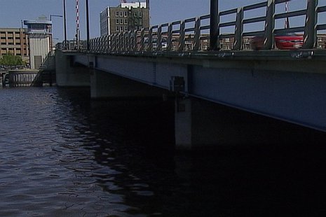 Walnut Street Bridge in Green Bay (Photo from: FOX 11). Walnut Street Bridge in Green Bay (Photo from: FOX 11).