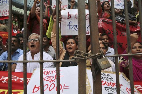 Activists of different garment workers' organizations shout slogans for a pay raise in front of the office of Bangladesh's official wage boa Activists of different garment workers' organizations shout slogans for a pay raise in front of the office of Bangladesh's official wage boa