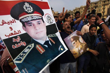 Supporters of Egypt's army chief General Abdel Fattah al-Sisi hold up a poster of Sisi at Tahrir square in downtown Cairo, November 19, 2013 Supporters of Egypt's army chief General Abdel Fattah al-Sisi hold up a poster of Sisi at Tahrir square in downtown Cairo, November 19, 2013