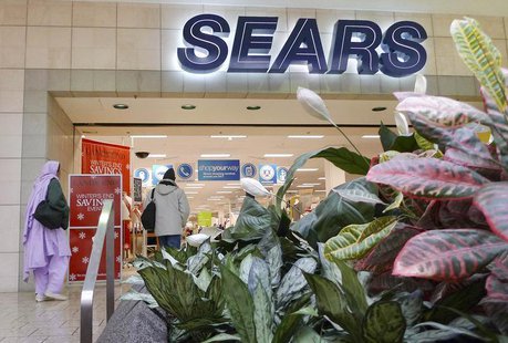Customers walk into a Sears store at Fair Oaks Mall in Fairfax, Virginia, January 7, 2010. REUTERS/Larry Downing Customers walk into a Sears store at Fair Oaks Mall in Fairfax, Virginia, January 7, 2010. REUTERS/Larry Downing