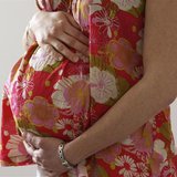 A woman holds her stomach at the last stages of her pregnancy in Bordeaux April 28, 2010. REUTERS/Regis Duvignau A woman holds her stomach at the last stages of her pregnancy in Bordeaux April 28, 2010. REUTERS/Regis Duvignau