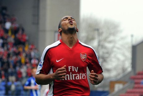 Arsenal's Theo Walcott reacts during their English Premier League soccer match against Wigan Athletic in Wigan, northern England, April 18, Arsenal's Theo Walcott reacts during their English Premier League soccer match against Wigan Athletic in Wigan, northern England, April 18,