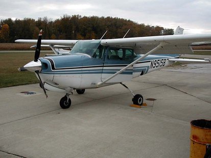 Cessna 172 (Photo from: Wikimedia Commons) Cessna 172 (Photo from: Wikimedia Commons)