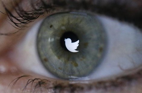 An illustration picture shows the Twitter logo reflected in the eye of a woman in Berlin, November 7, 2013. REUTERS/Fabrizio Bensch An illustration picture shows the Twitter logo reflected in the eye of a woman in Berlin, November 7, 2013. REUTERS/Fabrizio Bensch