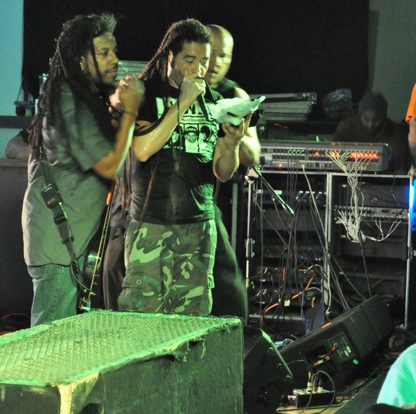 Nonpoint checking out a wallet that was thrown on stage, before returning it to the owner