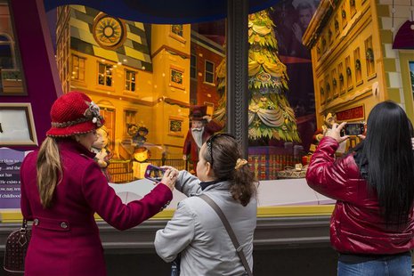 Pedestrians stop to look at holiday window displays at Macy's flagship store in New York, November 22, 2013. REUTERS/Lucas Jackson Pedestrians stop to look at holiday window displays at Macy's flagship store in New York, November 22, 2013. REUTERS/Lucas Jackson