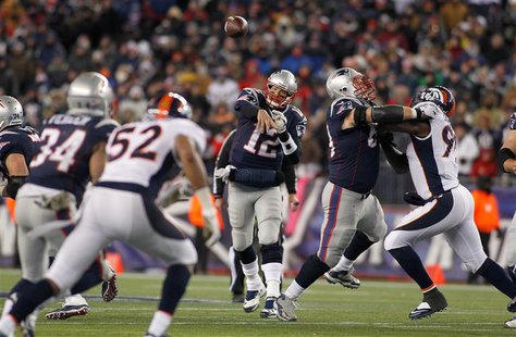 New England Patriots quarterback Tom Brady (12) throws a pass to running back Shane Vereen (34) during the fourth quarter against the Denver New England Patriots quarterback Tom Brady (12) throws a pass to running back Shane Vereen (34) during the fourth quarter against the Denver