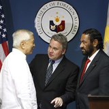 Philippine Foreign Affairs Secretary Albert Del Rosario (L) chats with U.S. Representatives Chris Smith and Al Green (R) after their news co Philippine Foreign Affairs Secretary Albert Del Rosario (L) chats with U.S. Representatives Chris Smith and Al Green (R) after their news co