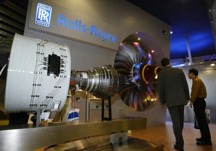 A TRADE VISITOR CHAT WITH ROLLS-ROYCE REPRESENTATIVE AT THE BIENNIAL ASIAN AEROSPACE 2004 AIRSHOW IN SINGAPORE. A trade visitor chats with a A TRADE VISITOR CHAT WITH ROLLS-ROYCE REPRESENTATIVE AT THE BIENNIAL ASIAN AEROSPACE 2004 AIRSHOW IN SINGAPORE. A trade visitor chats with a