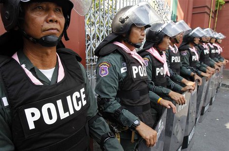 Riot policemen stand guard outside the parliament during a censure debate in Bangkok November 26, 2013. REUTERS/Chaiwat Subprasom Riot policemen stand guard outside the parliament during a censure debate in Bangkok November 26, 2013. REUTERS/Chaiwat Subprasom
