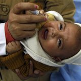 A health worker administers a polio vaccination to a child in Damascus November 20, 2013. REUTERS/Khaled al-Hariri A health worker administers a polio vaccination to a child in Damascus November 20, 2013. REUTERS/Khaled al-Hariri