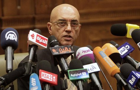 Constituent Assembly spokesman Mohamed Salmawy speaks at a news conference at the Shura Council in Cairo September 22, 2013. REUTERS/Mohamed Constituent Assembly spokesman Mohamed Salmawy speaks at a news conference at the Shura Council in Cairo September 22, 2013. REUTERS/Mohamed